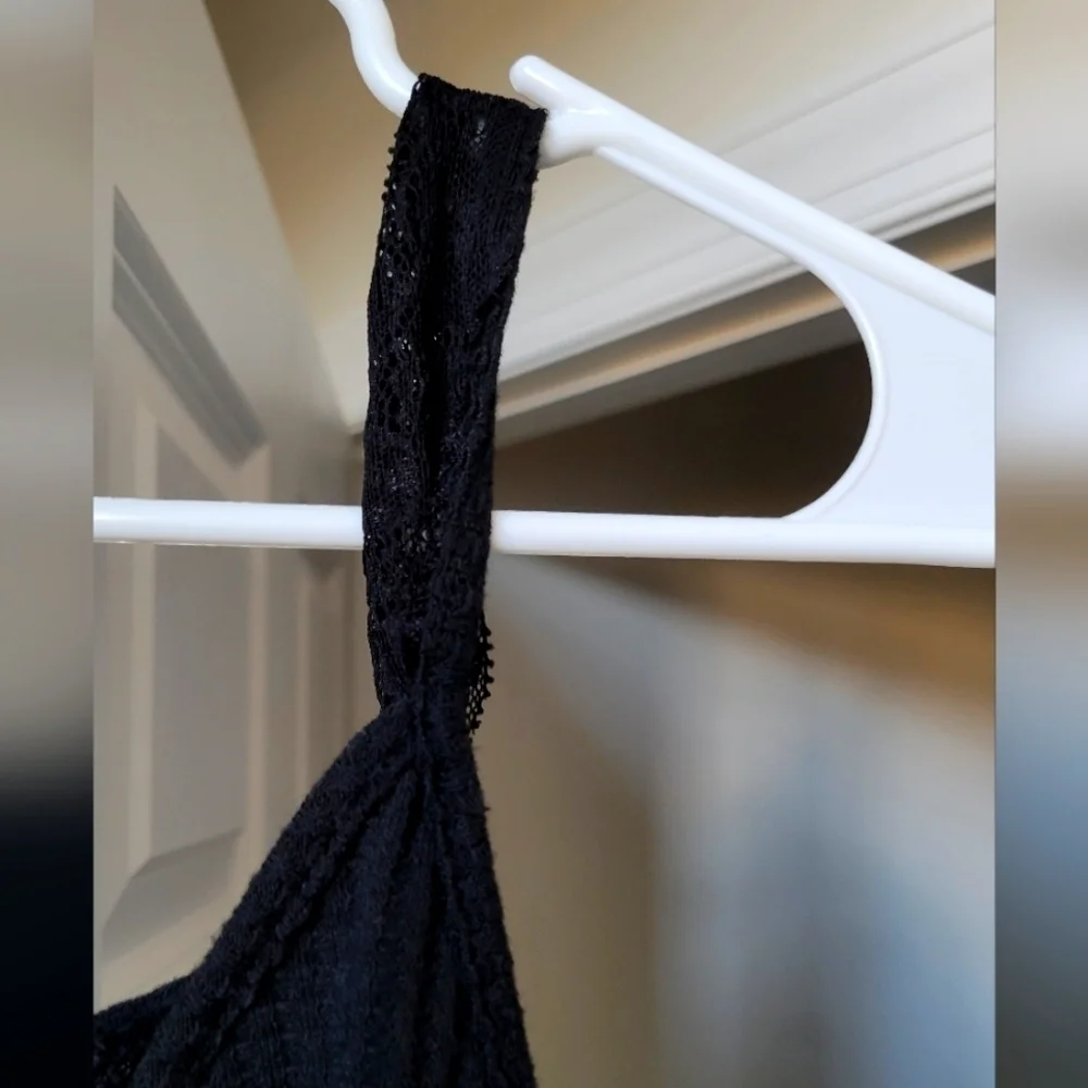 Black Lace Trim Camisole Tank Top XL Sheer Ribbed Flowy Straps